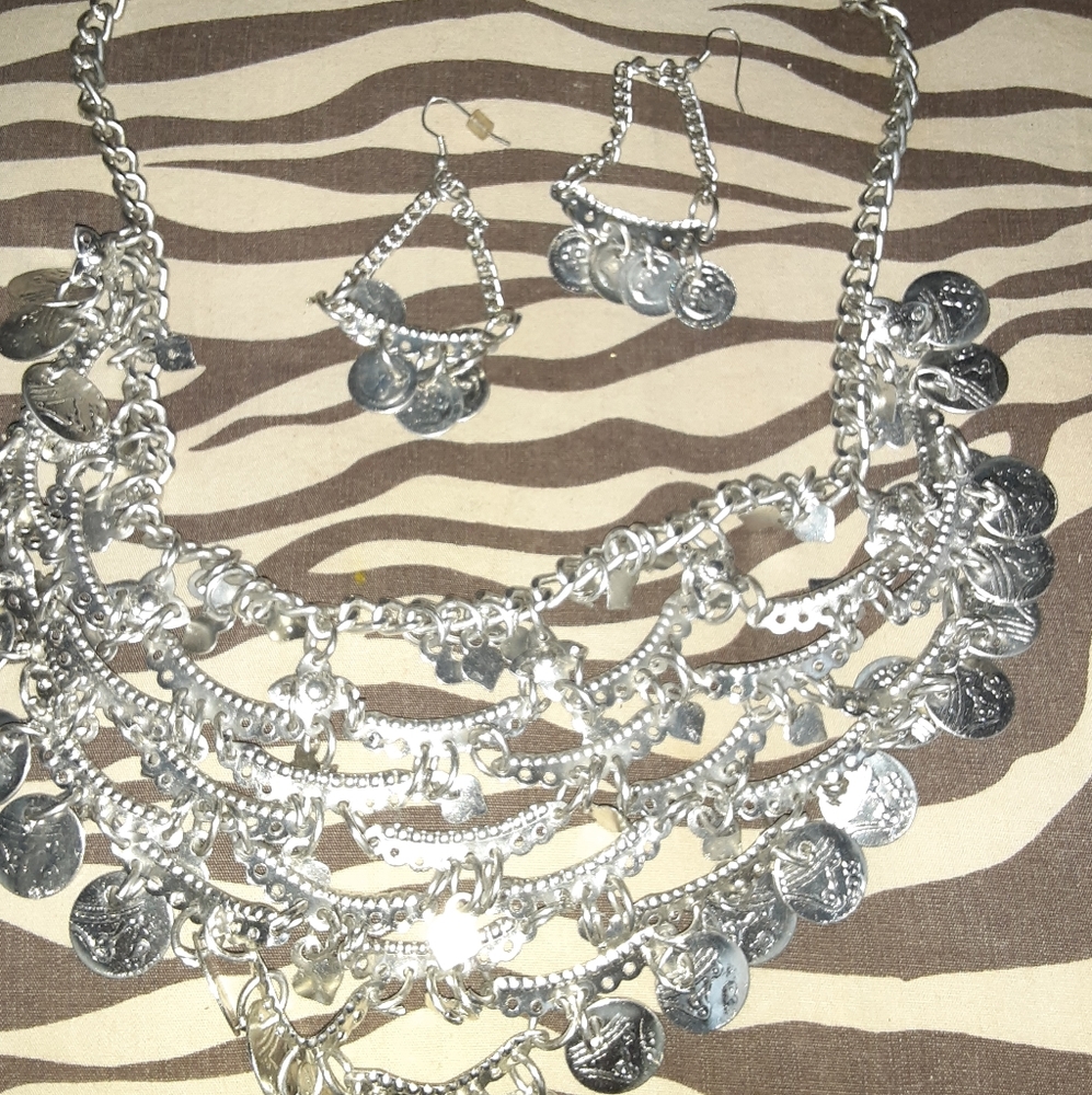 Silver necklace set
